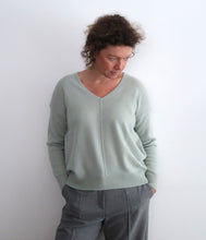 Load the image into the gallery viewer, Esisto Kaschmir Pullover V-Ausschnitt
