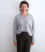 Load the image into the gallery viewer, Esisto Kaschmir Pullover V-Ausschnitt Langarm
