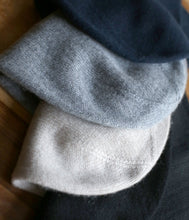 Load the image into the gallery viewer, Esisto cashmere beanie thin
