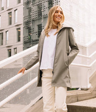 Laden Sie das Bild in den Galerie-Viewer, Scandinavian Edition Outdoor Jacke Breeze
